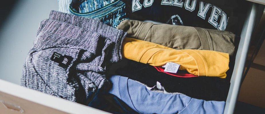 Como usar camiseta masculina: Combinações e dicas infalíveis!