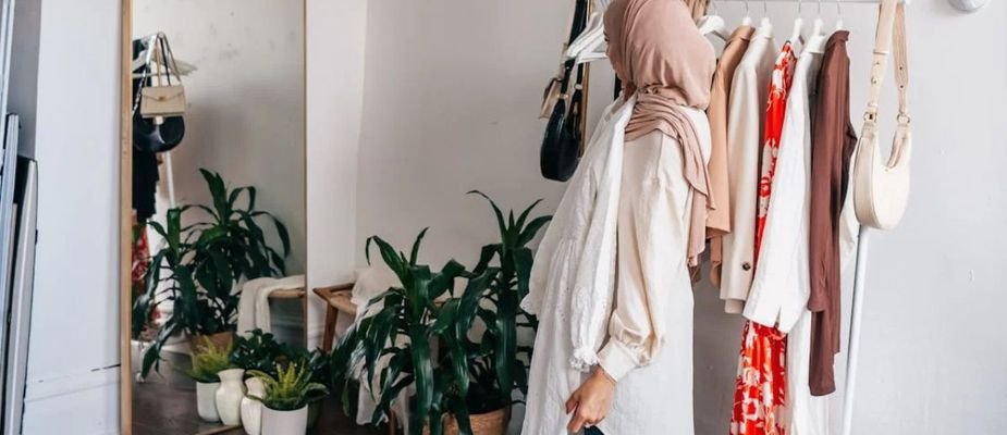 Como guardar vestido longo no cabide: Confira!