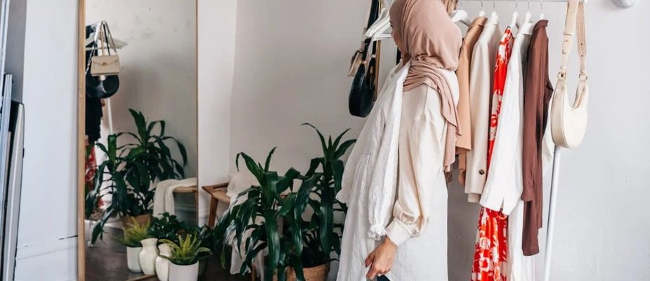 Como guardar vestido longo no cabide: Confira!