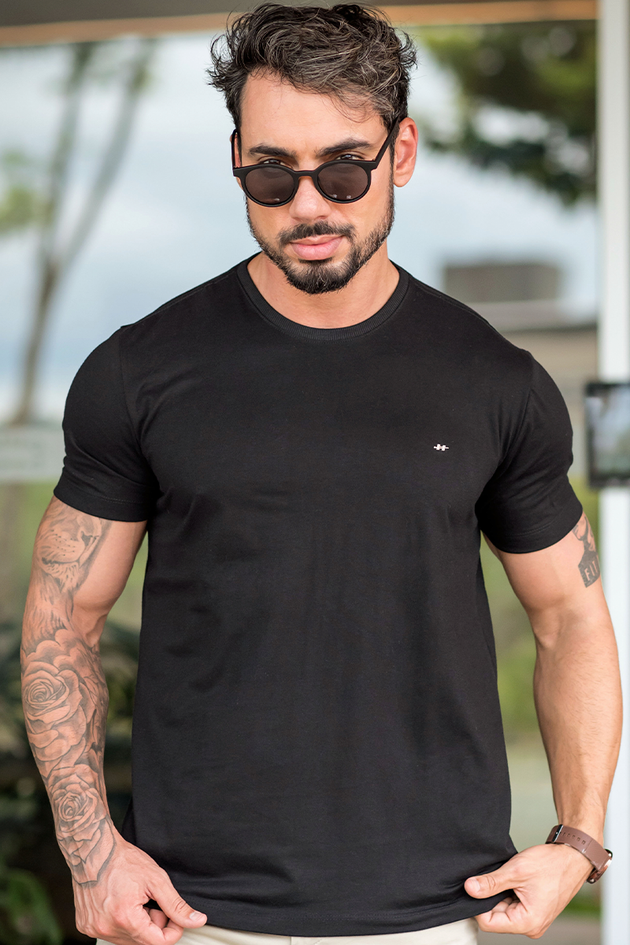 02m0511 002 camiseta masculina logo bordado preto hiatto 1