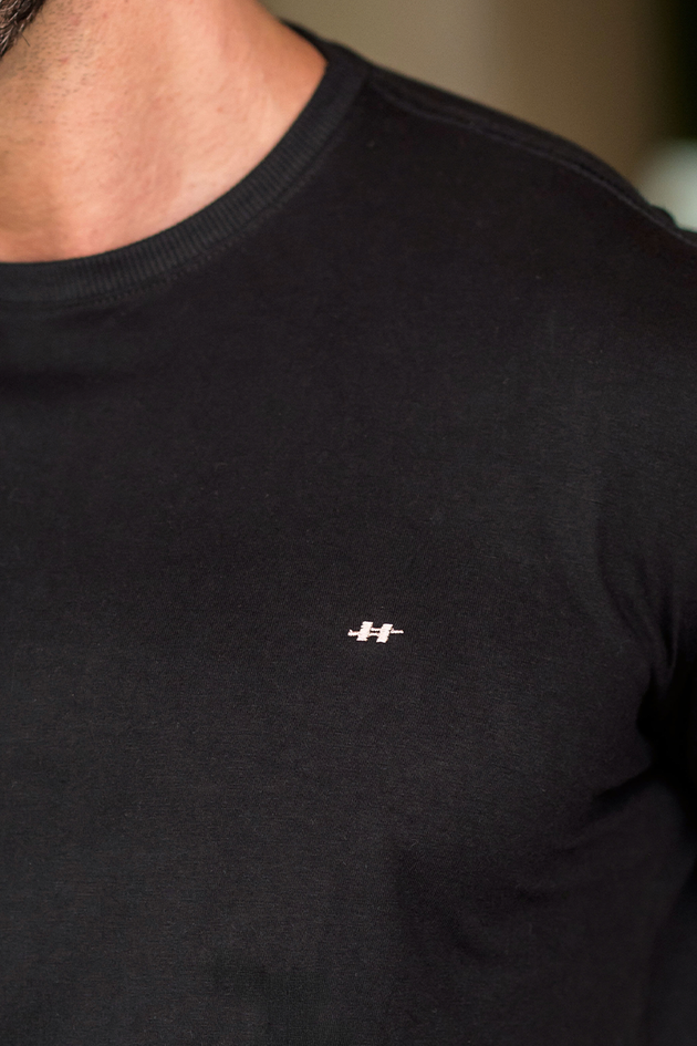 02m0511 002 camiseta masculina logo bordado preto hiatto 3