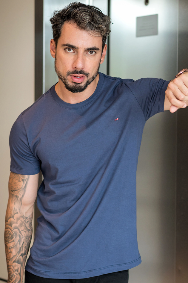 02m0511 006 camiseta masculina logo bordado marinho hiatto 1
