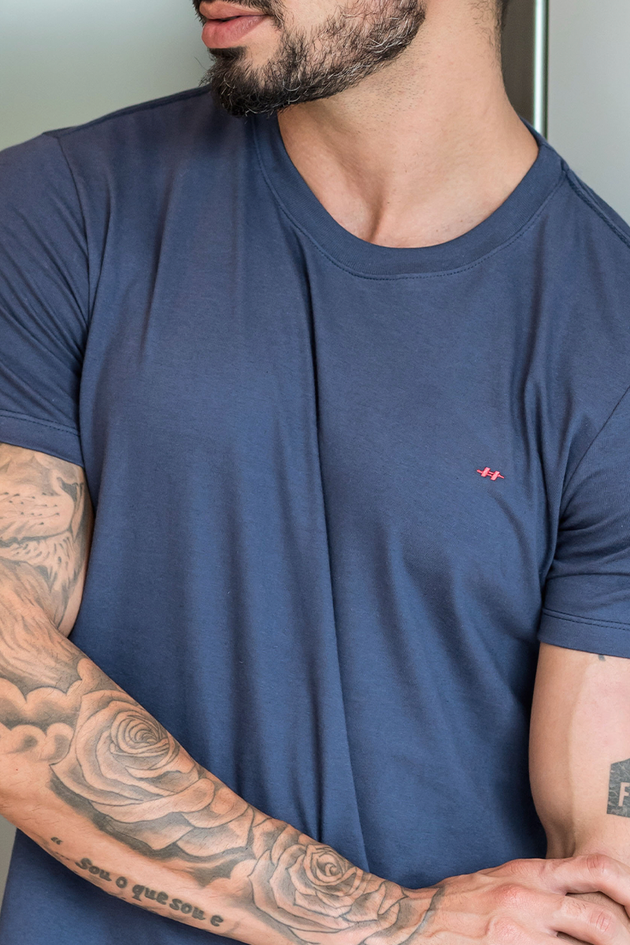 02m0511 006 camiseta masculina logo bordado marinho hiatto 2