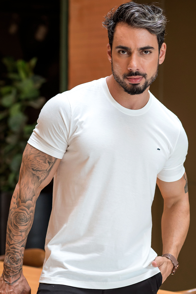 02m0511 039 camiseta masculina logo bordado off white hiatto 1