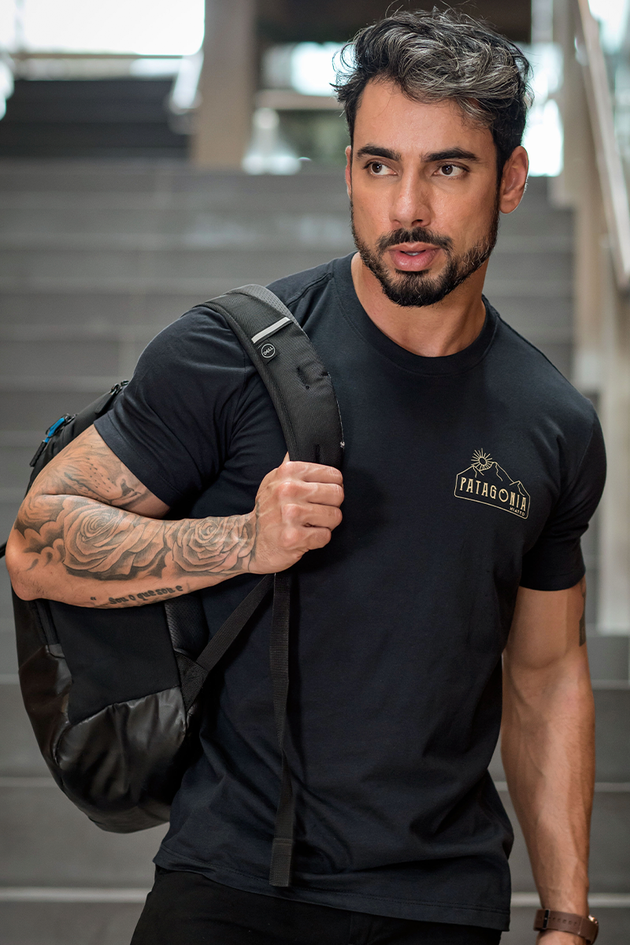 02m0513 002 camiseta masculina the mountains preto hiatto 1