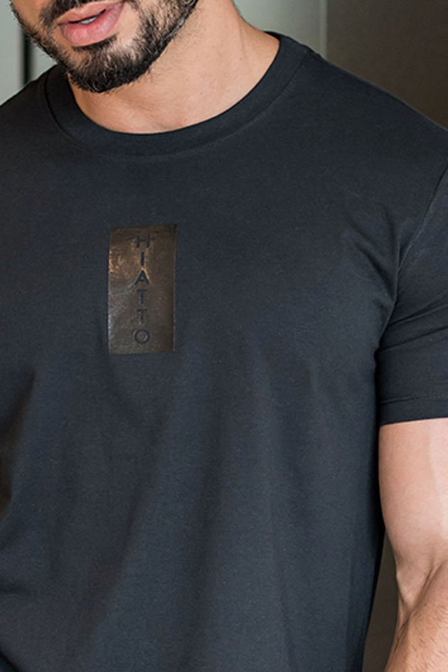 02m0522 002 camiseta masculina efeito de etiqueta preto hiatto 2