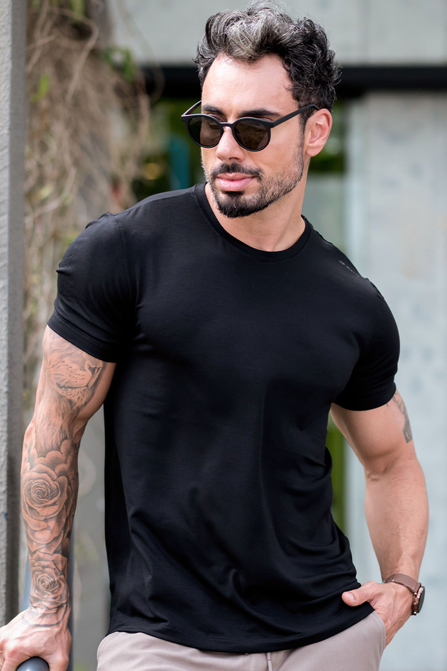 02m0529 002 camiseta masculina tech performance modal preto hiatto 3