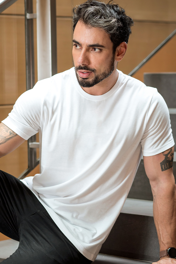 02m0135 001 camiseta masculina basica hiatto branco 1