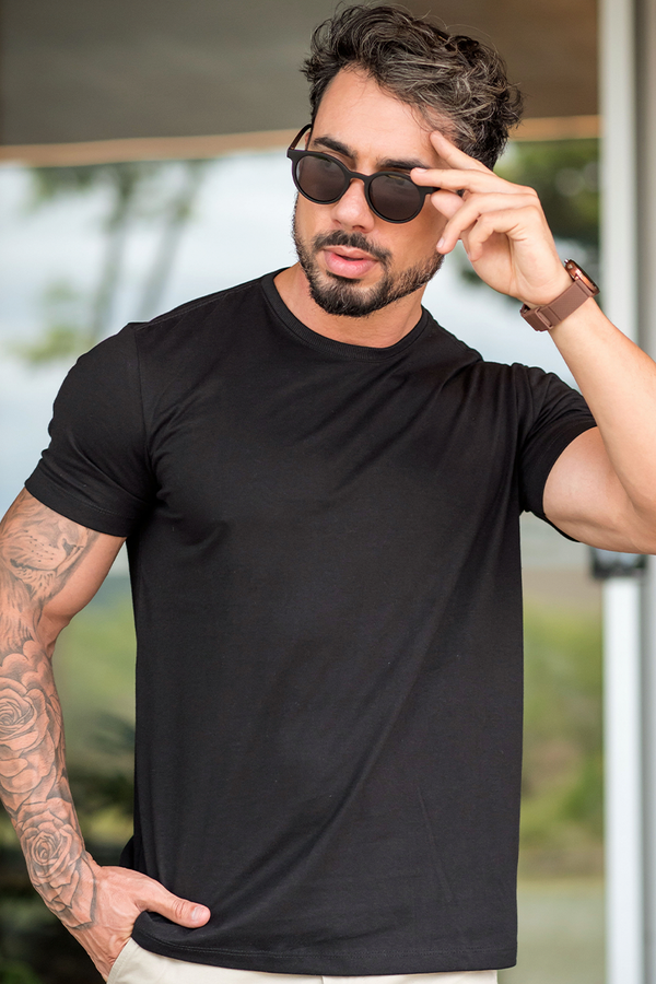 02m0135 002 camiseta masculina basica hiatto preto 1