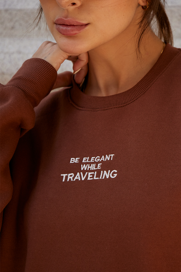 11f0098 009 blusa oversized de moletom feminino bordado traveling marrom hiatto 5