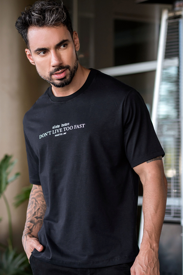 02m0533 002 camiseta masculina over pima slow down preto hiatto 1
