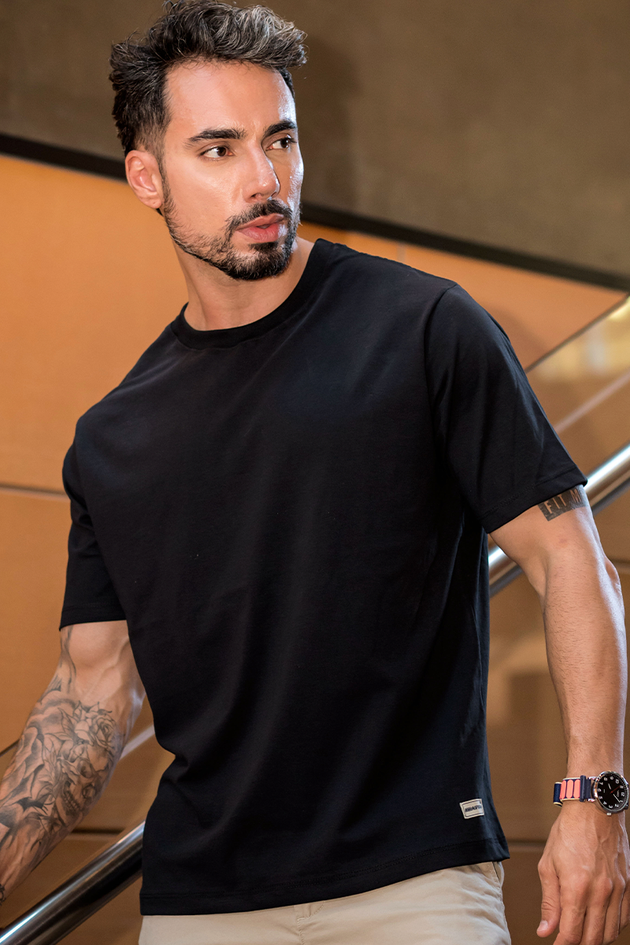 02m0535 002 camiseta masculina over pima basic preto hiatto 1