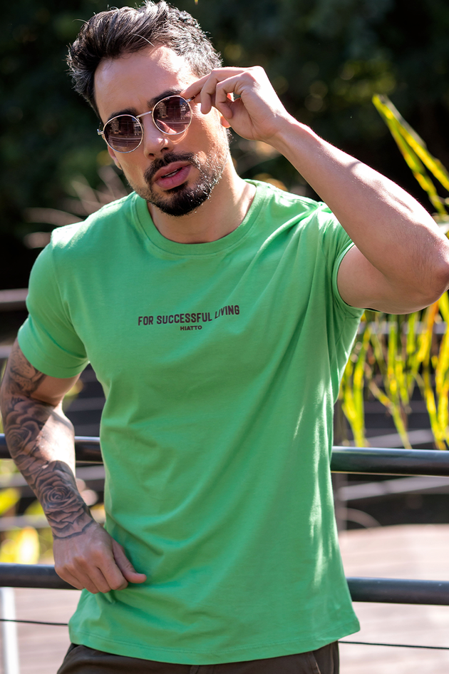 02m0549 007 camiseta masculina living verde hiatto 1
