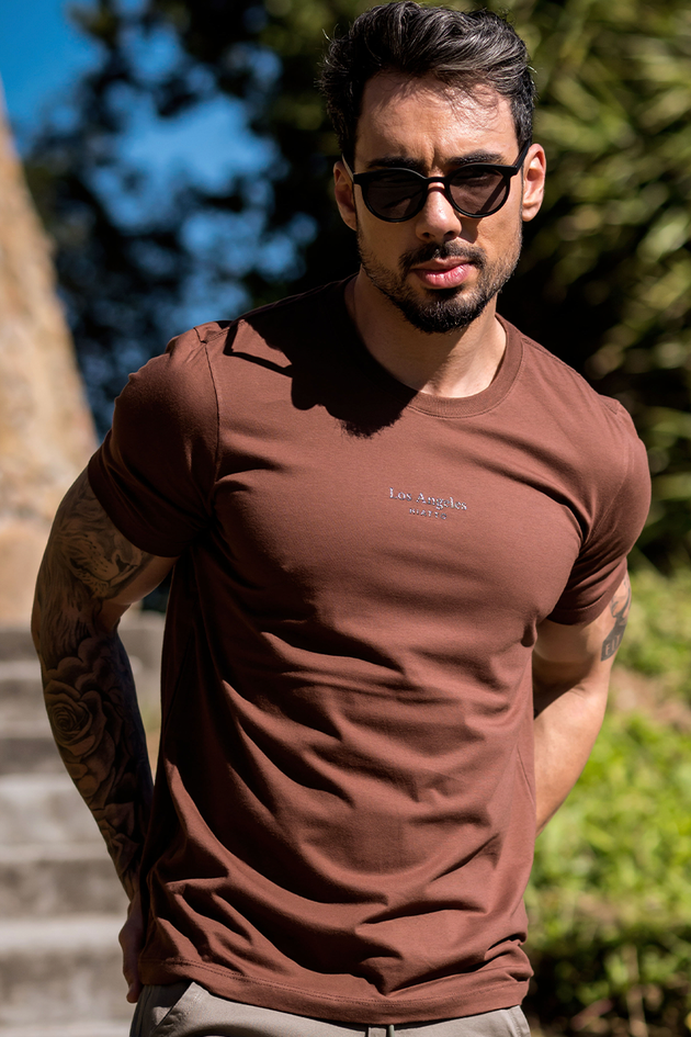 02m0551 009 camiseta masculina los angeles marrom hiatto 1
